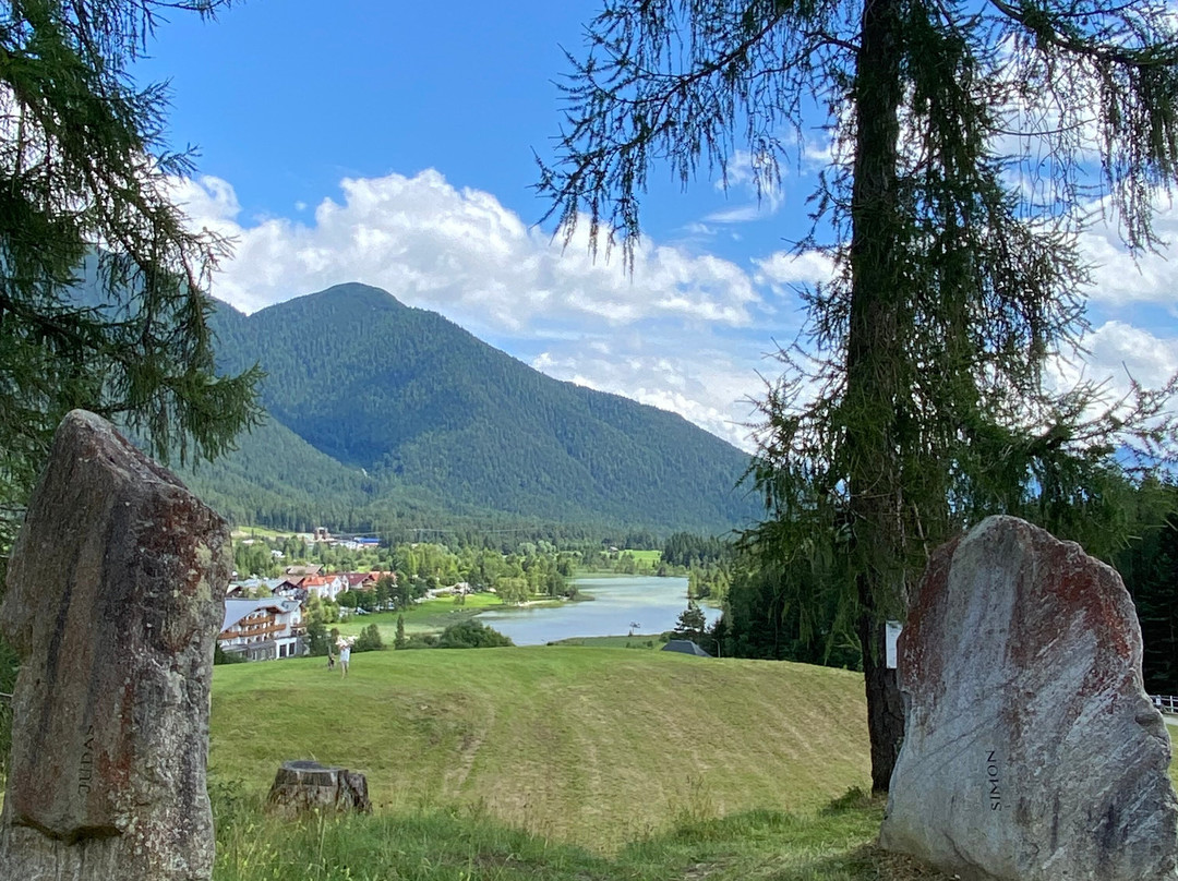 Kreuzweg mit Steinkreis景点图片