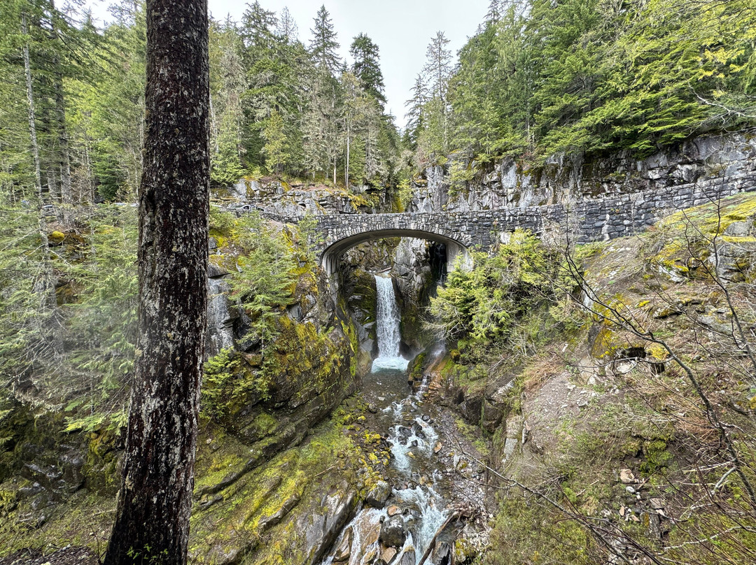 Christine Falls Viewpoint景点图片