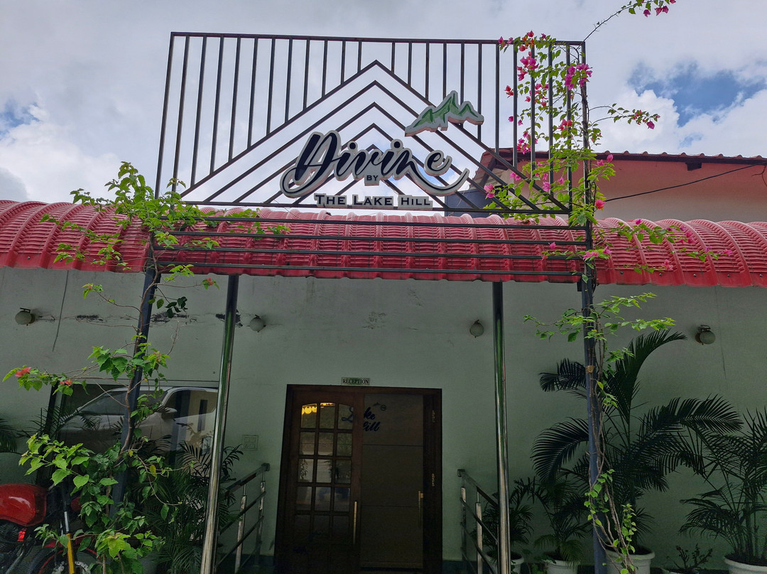 Divine By The Lake Hill主图