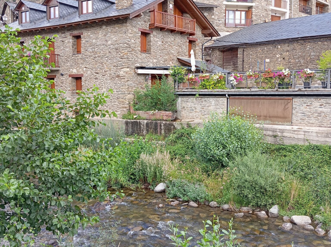 洛帕耶尔酒店主图