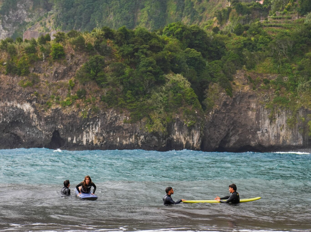 Triple Tide - Seixal Surf School-莫尼什港必去景点