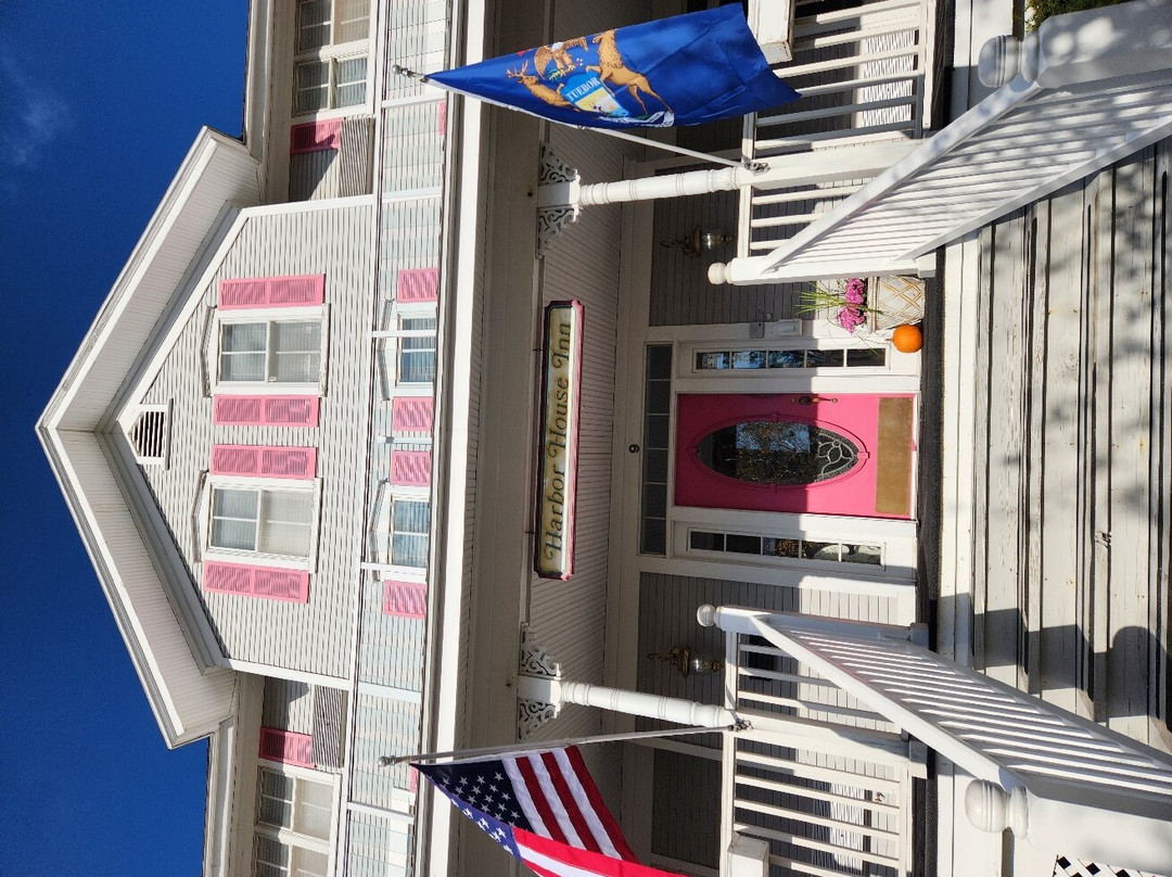 The Harbor House Inn主图