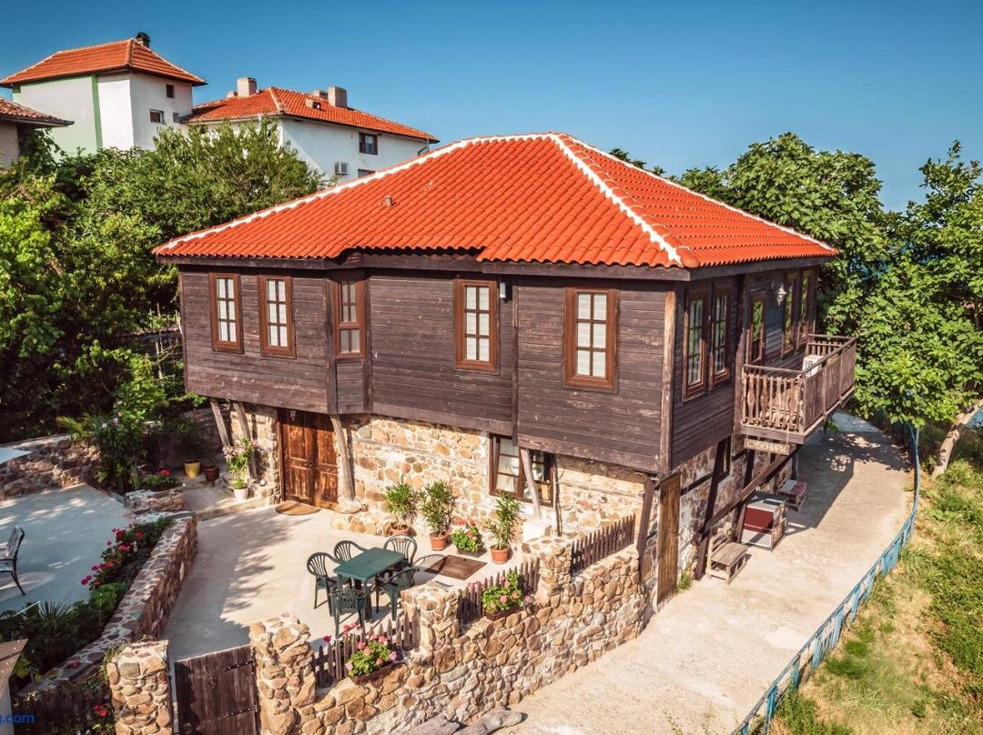 The Greek House主图