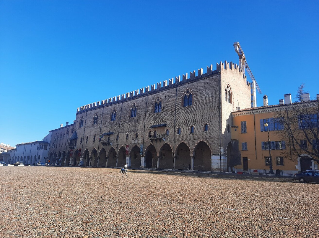 Piazza Sordello-曼托瓦必去景点