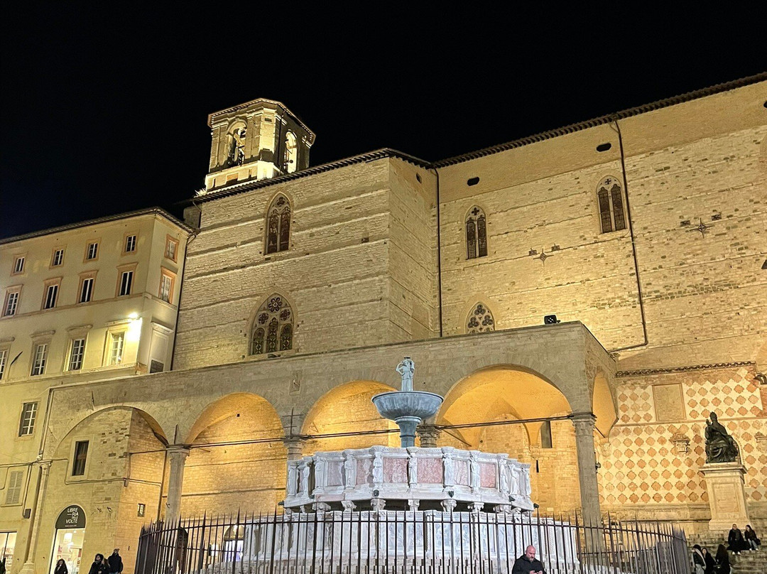Piazza IV Novembre-佩鲁贾必去景点