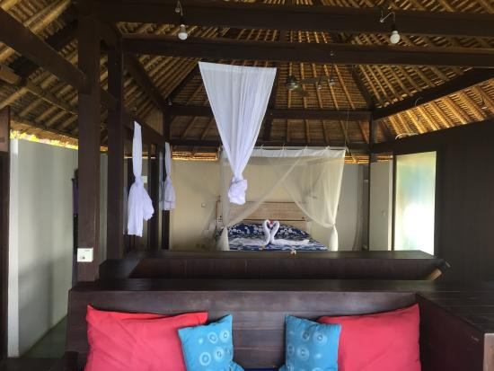 布卢泻湖乡村酒店主图