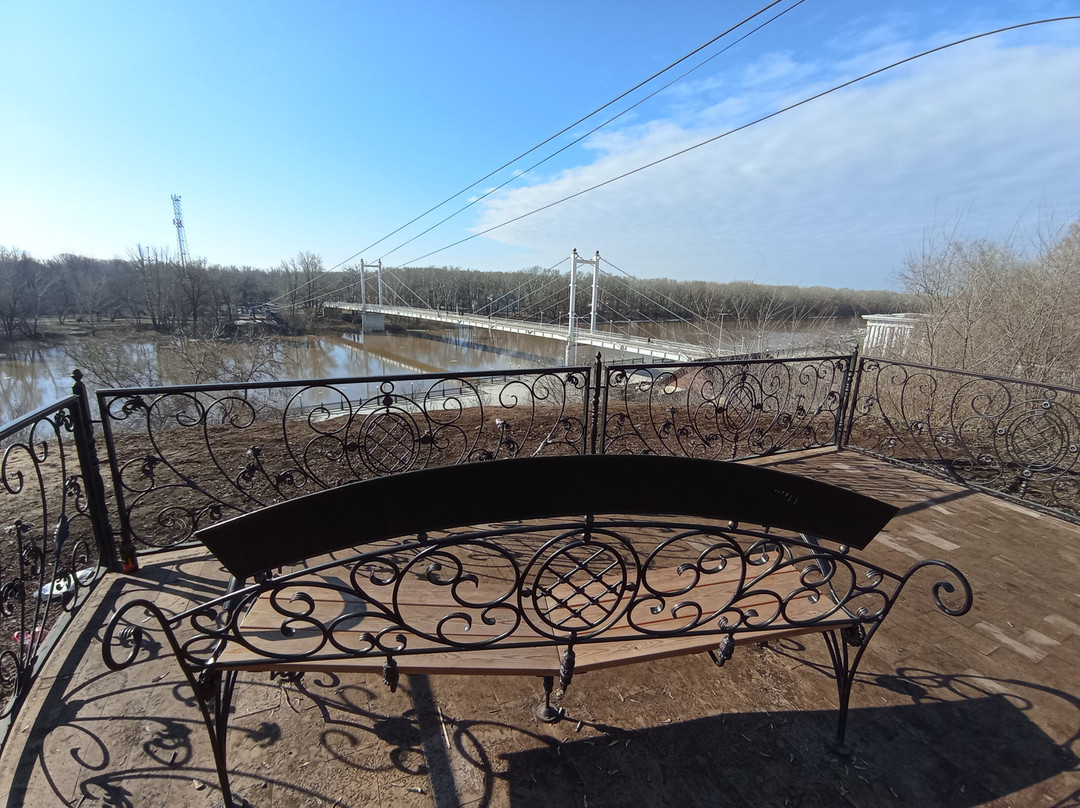 Pedestrian bridge between Europe and Asia-Orenburg必去景点