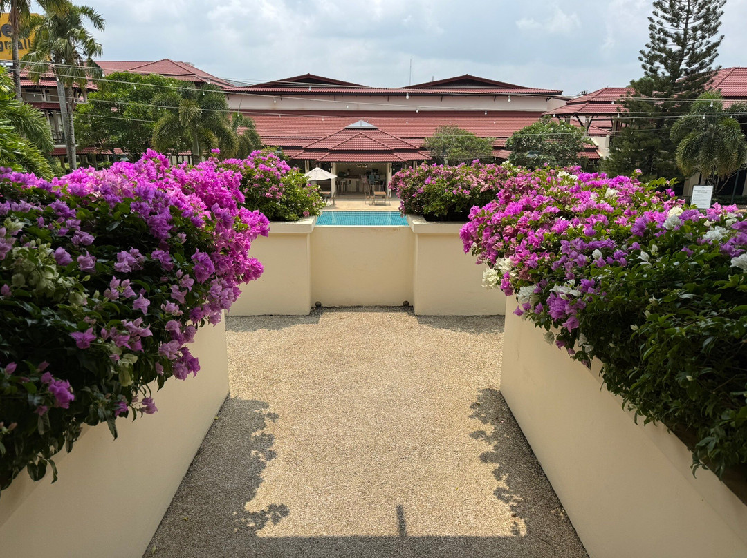 曼尼晨度假酒店主图