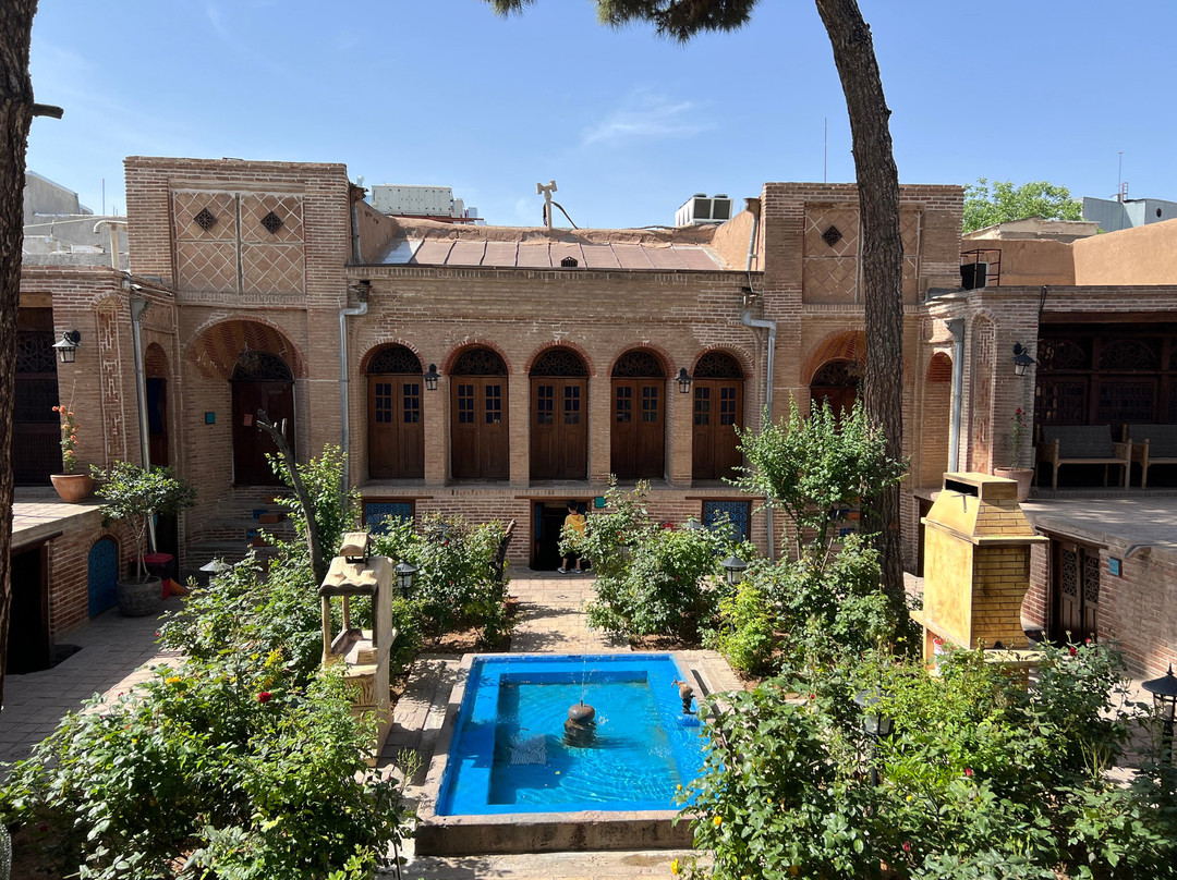 Traditional Behrouzi Hotel主图