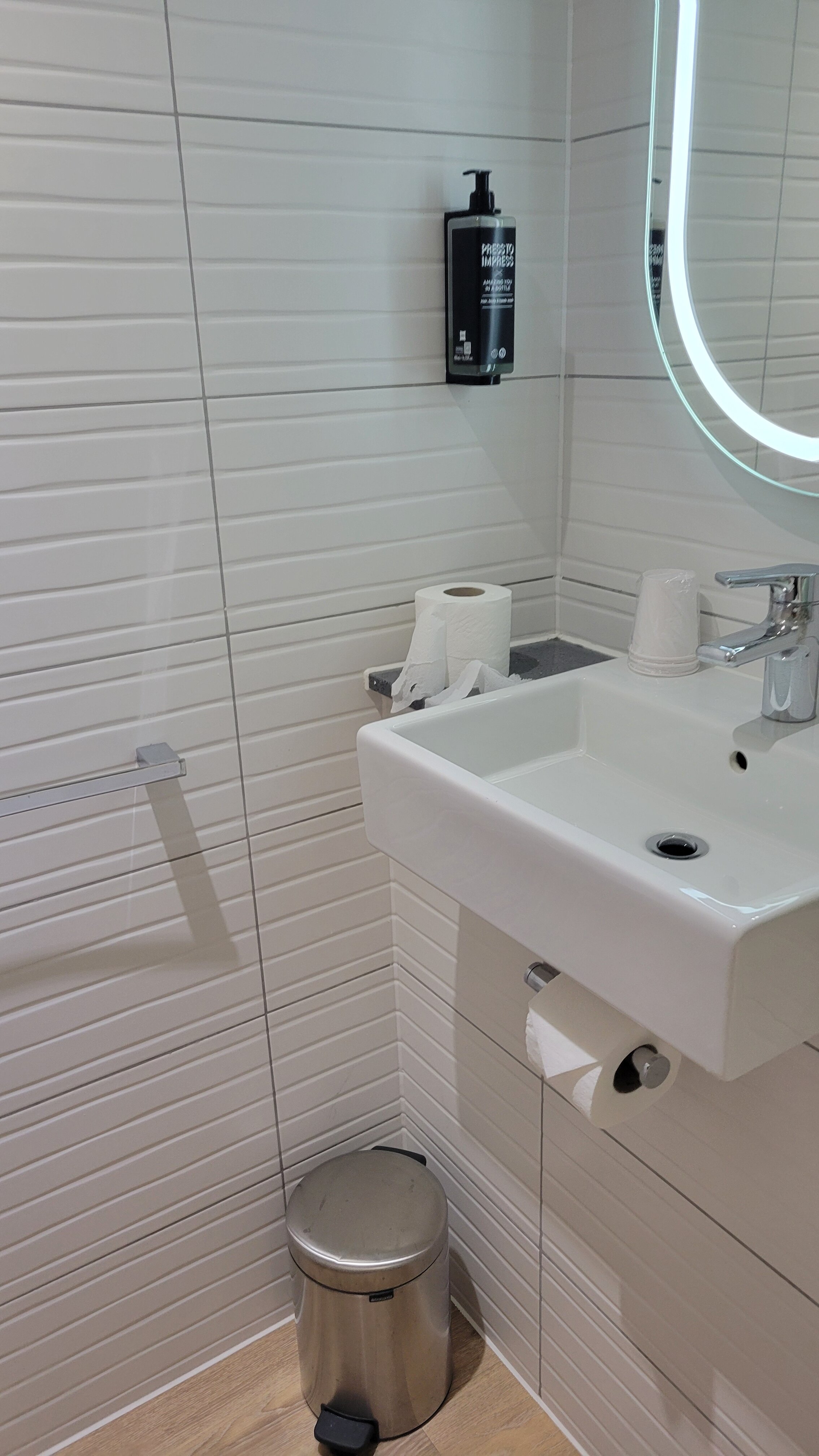 Ibis Styles London Heathrow Airport-浴室