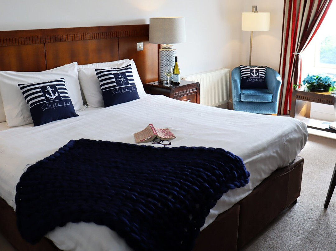 Schull Harbour Hotel主图