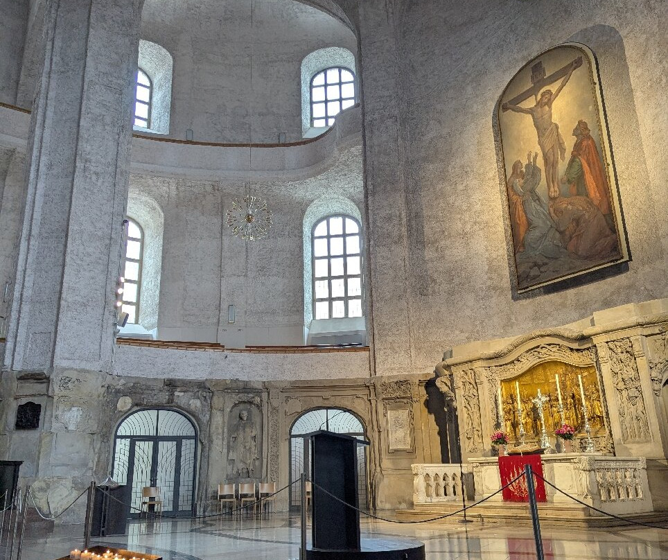 Holy Cross Church-德累斯顿必去景点