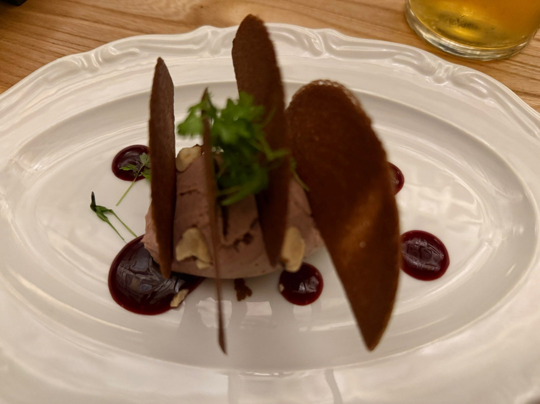 YALE Restaurant