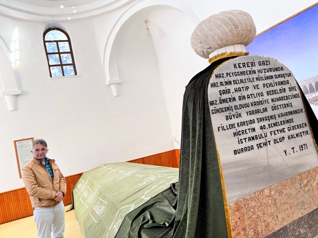 Kereb'i̇ Gazi̇ Türbesi̇