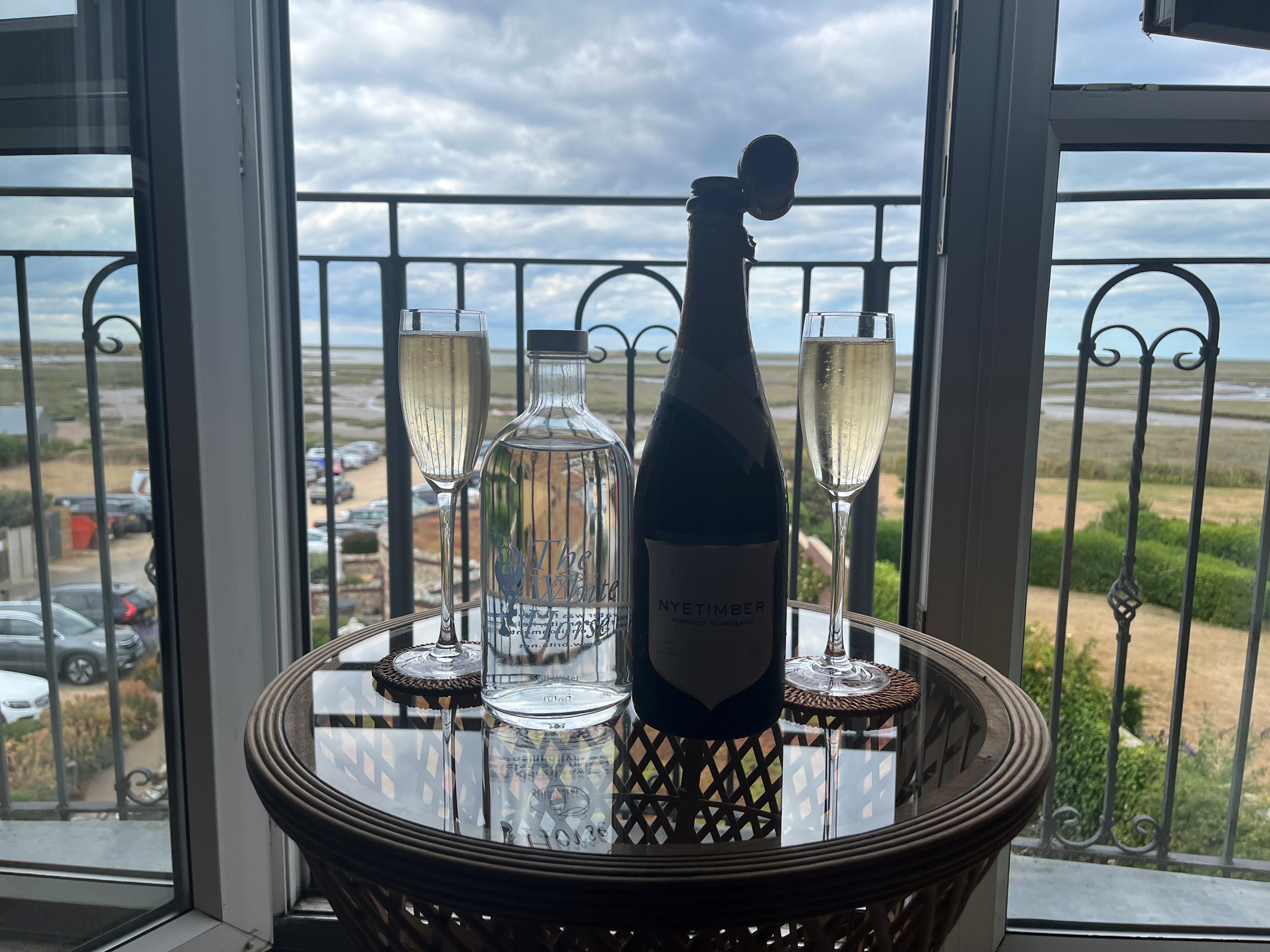 The White Horse-客卧