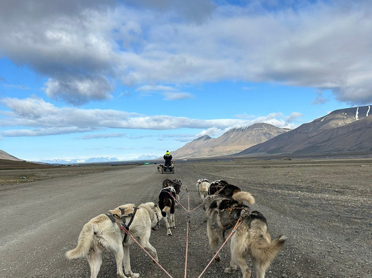 Basecamp Explorer Spitsbergen-朗伊尔城必去景点
