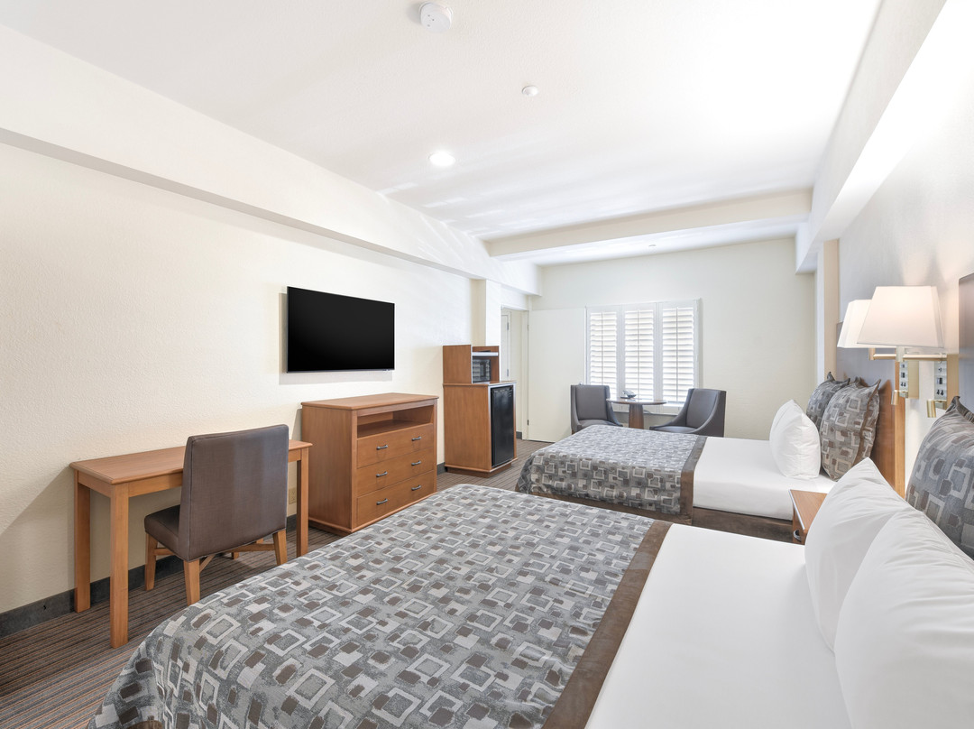 阿纳海姆沙漠旅馆及套房主图