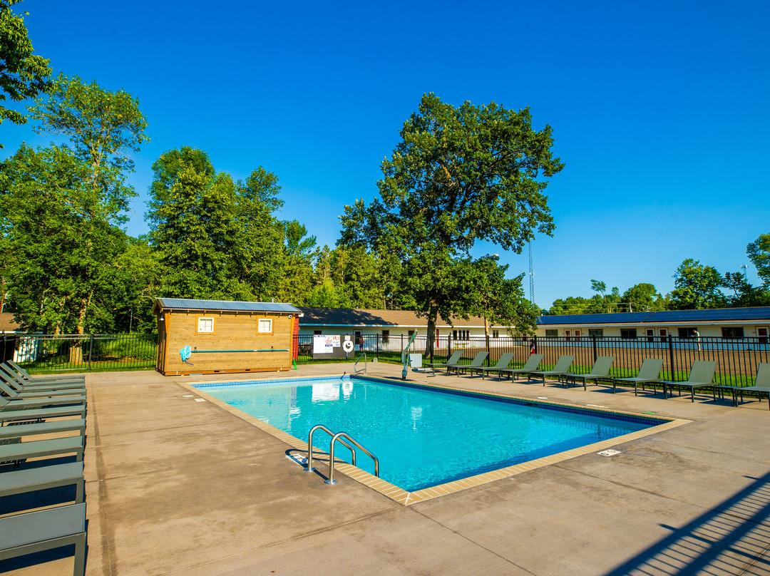 The Red Door Resort主图