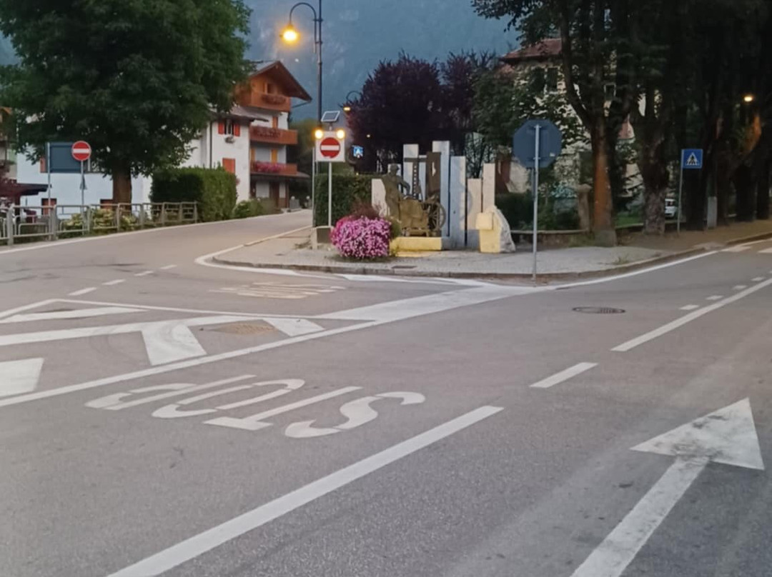 Monumento Al Moleta-平佐洛必去景点