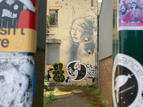 Girl with a Pierced Eardrum-布里斯托尔必去景点