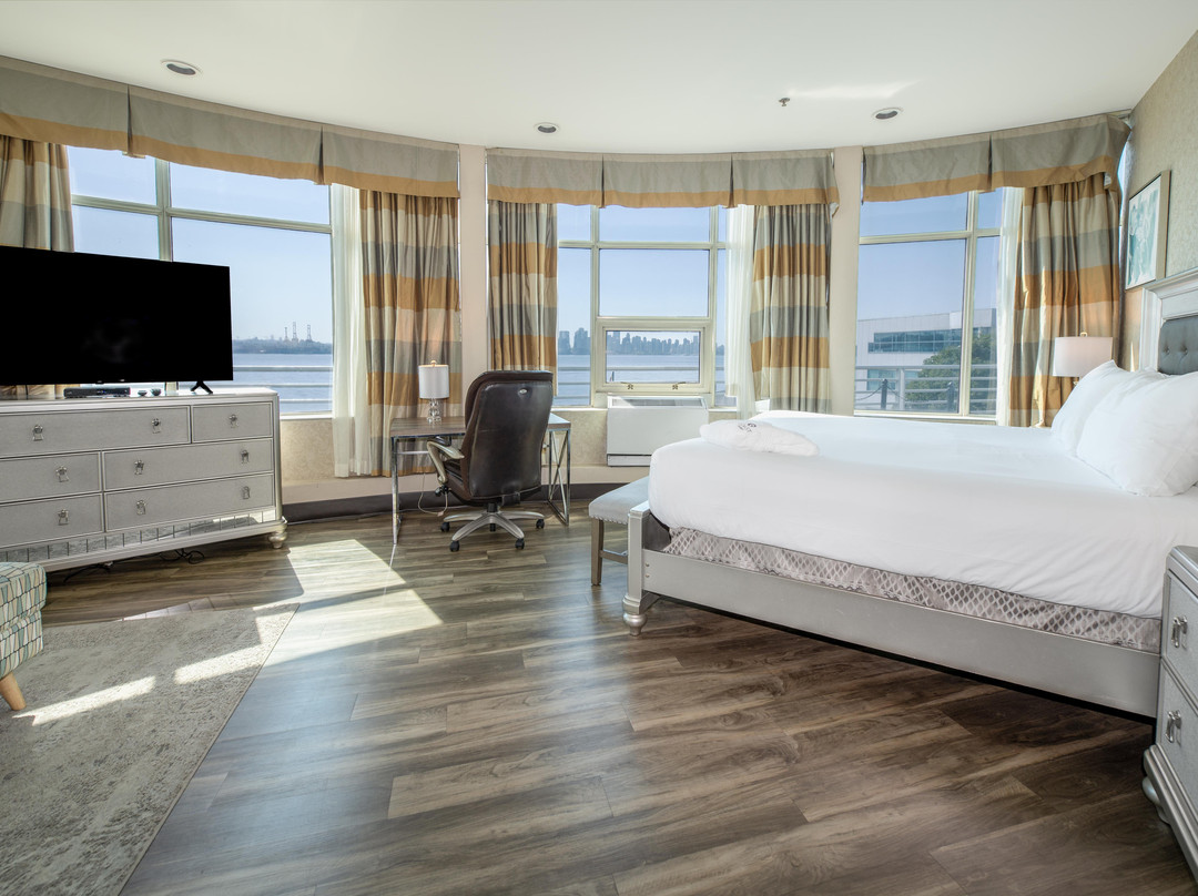 兰斯道码头酒店主图