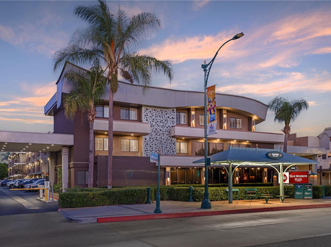 贝斯特韦斯特优质广场公园迷你套房酒店主图