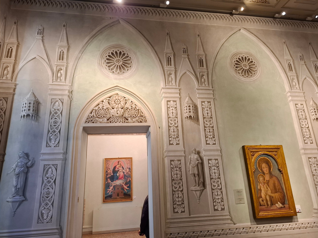 Accademia di Belle Arti Tadini-洛韦雷必去景点