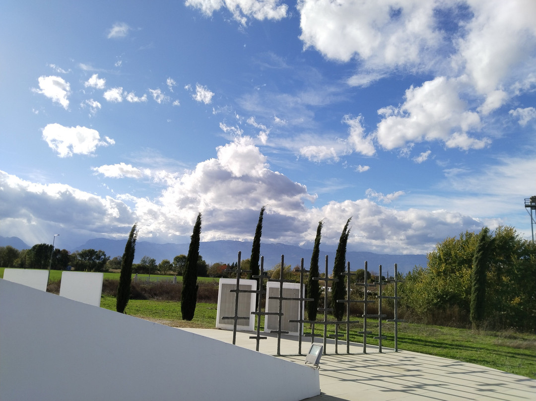 Monument for the Ipsoma 731-Trikala必去景点