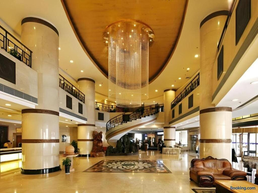 皇后大酒店主图