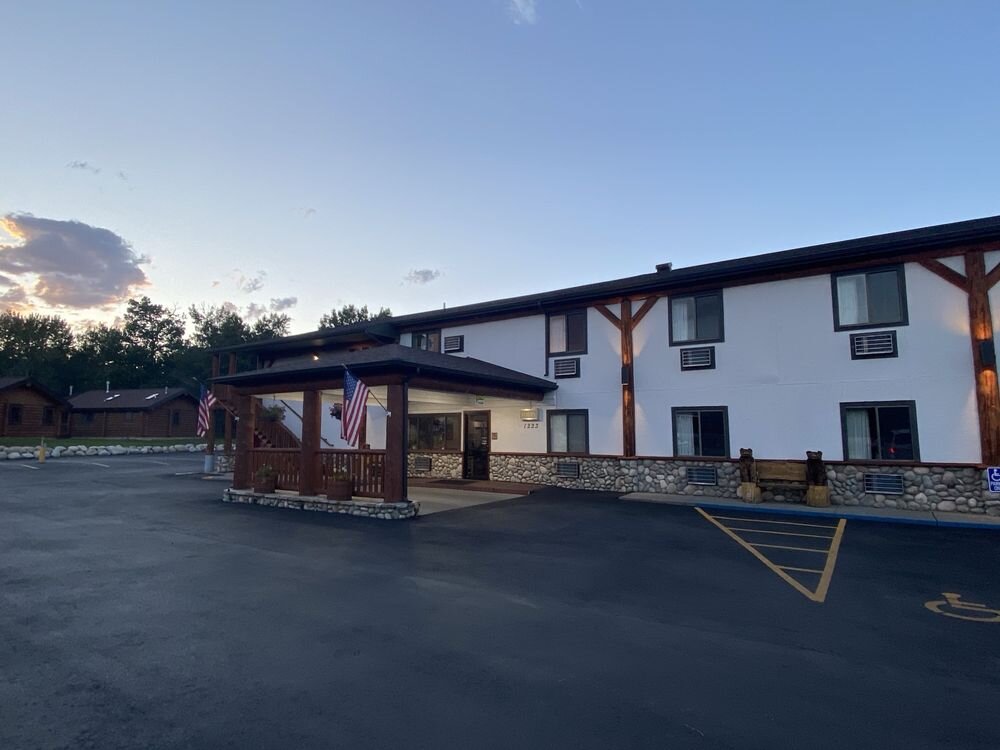 Beartooth Hideaway Inn & Cabins-浴室