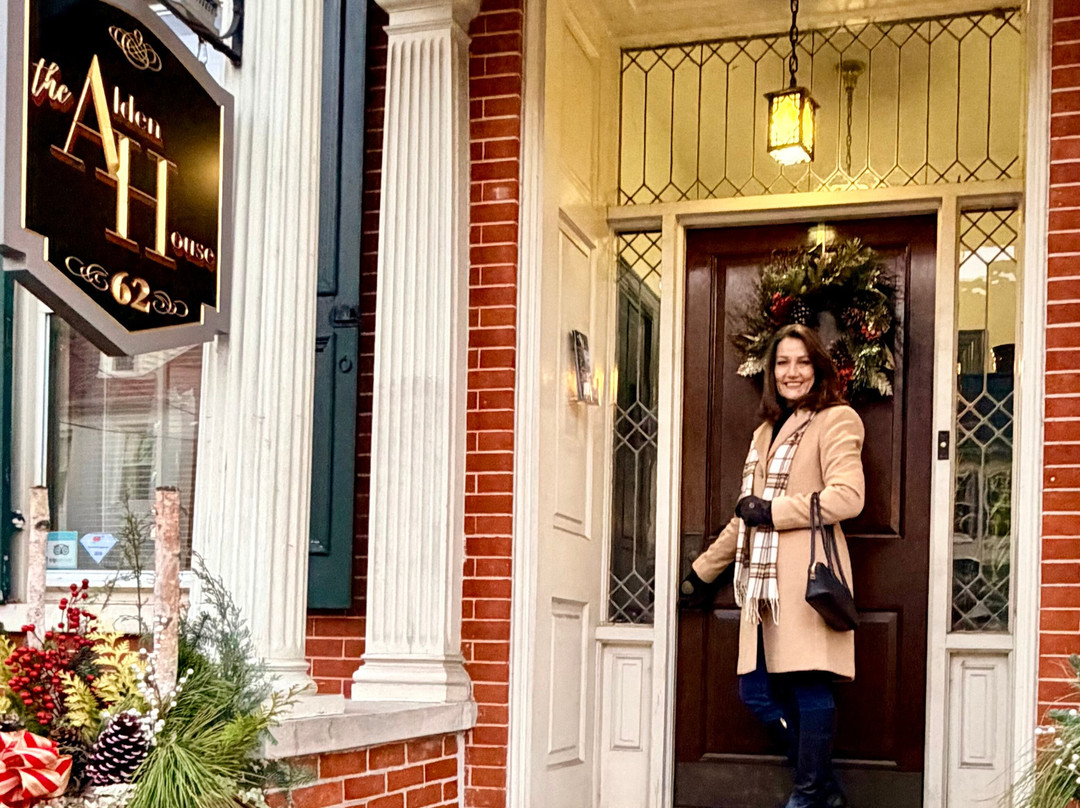 The Alden House主图