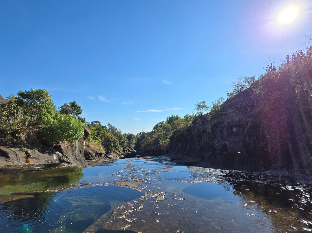 Travel With The Buddies-西隆必去景点