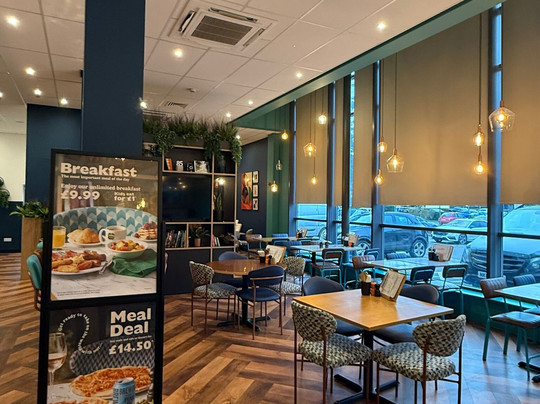 Travelodge Hatfield Central主图