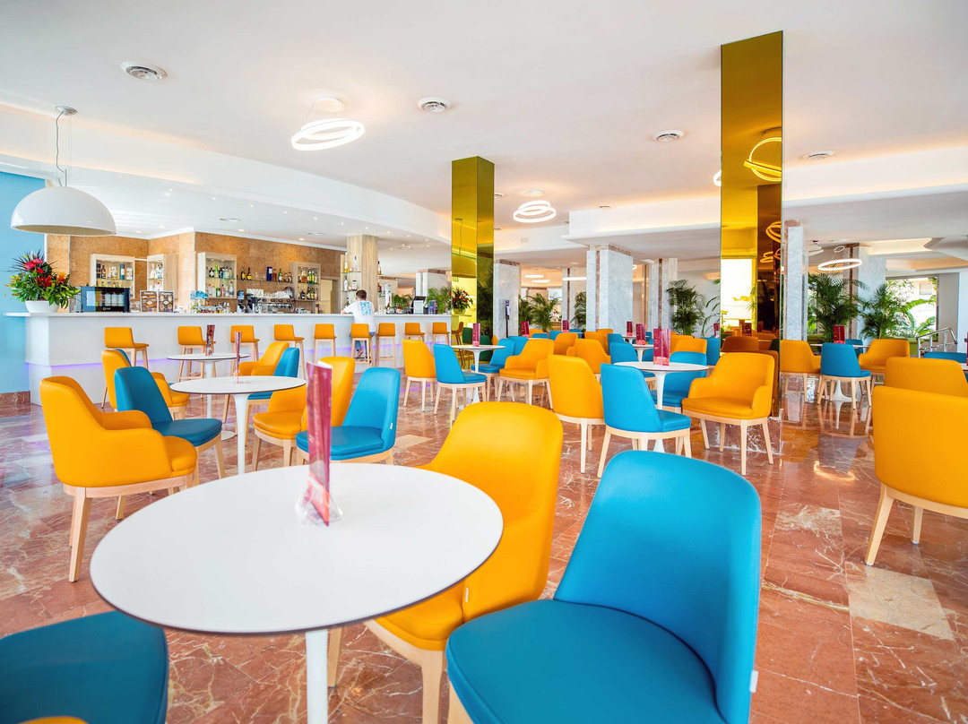 柯拉尔海滩瑟维集团酒店主图