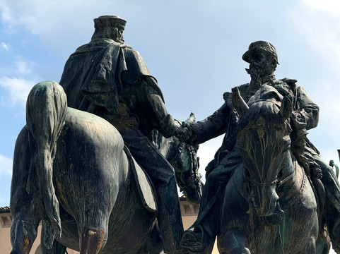 Monumento a Garibaldi e Vittorio Emanuele II-菲耶索莱必去景点