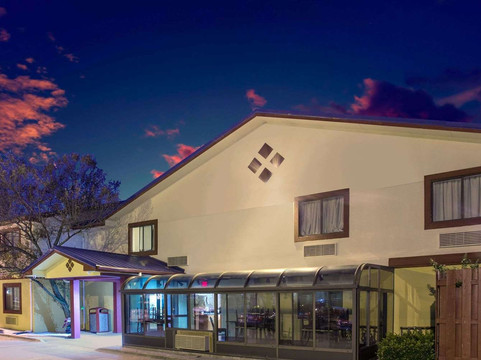 尚佩恩温德姆速8酒店