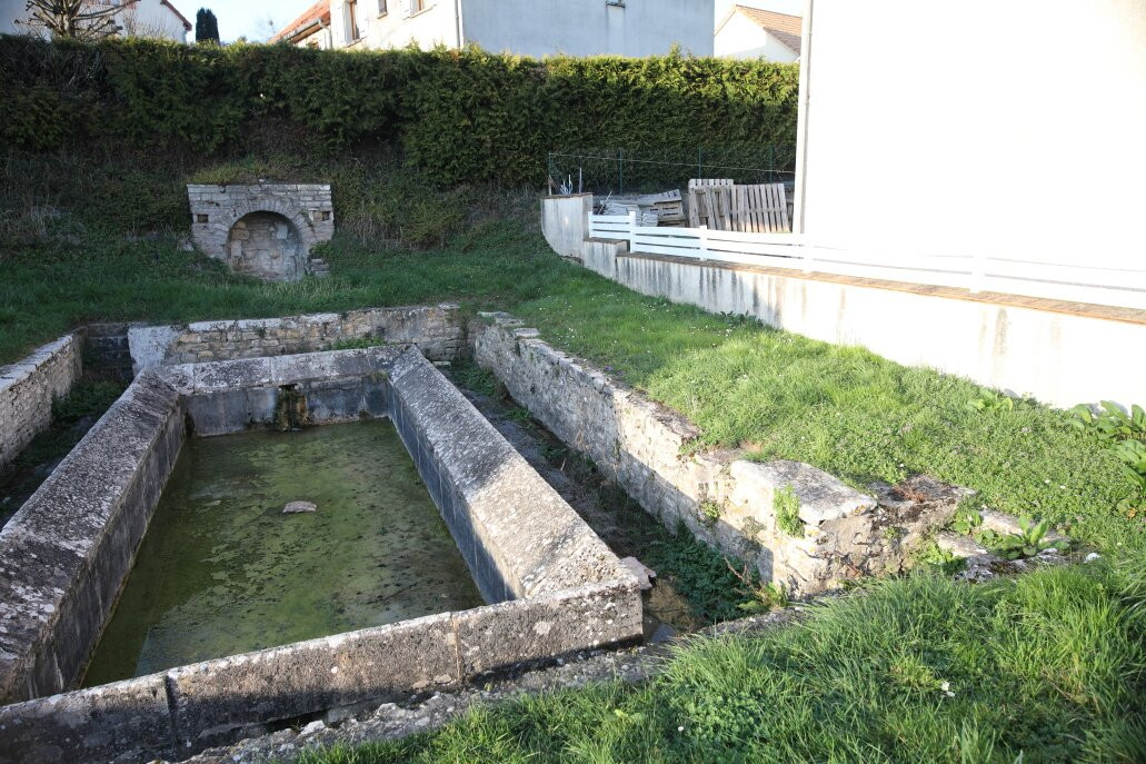 Le lavoir du Chemin des Courses-Crissey必去景点