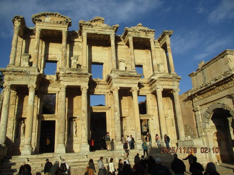 塞尔丘克旅游景点-塞尔苏斯图书馆