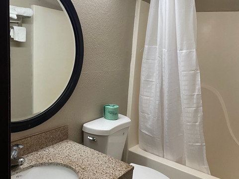 韦克罗斯速8酒店主图