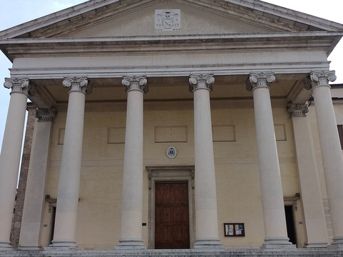 Cattedrale di San Pietro Apostolo-特雷维索必去景点