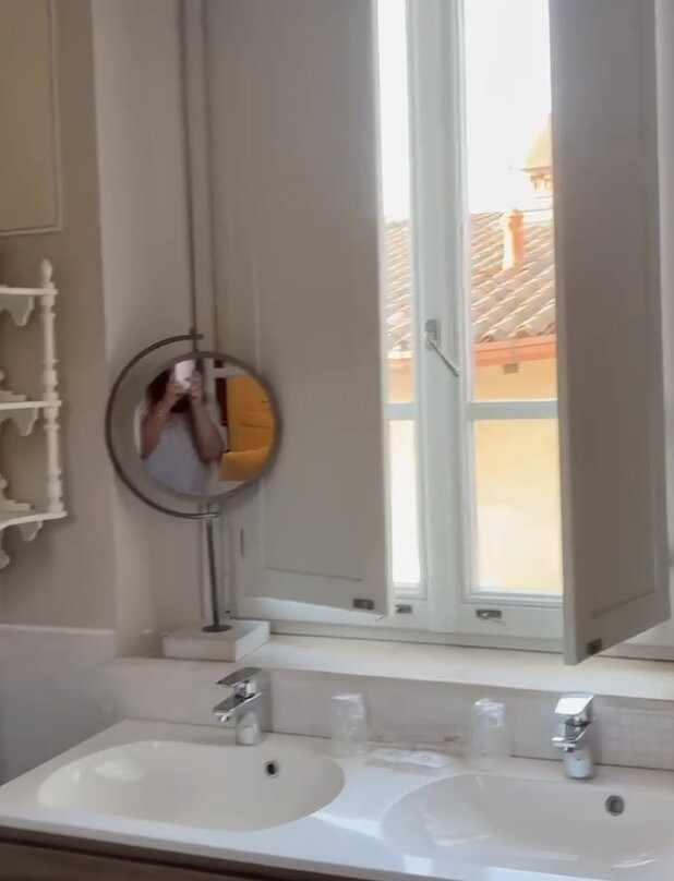 新宫殿酒店主图