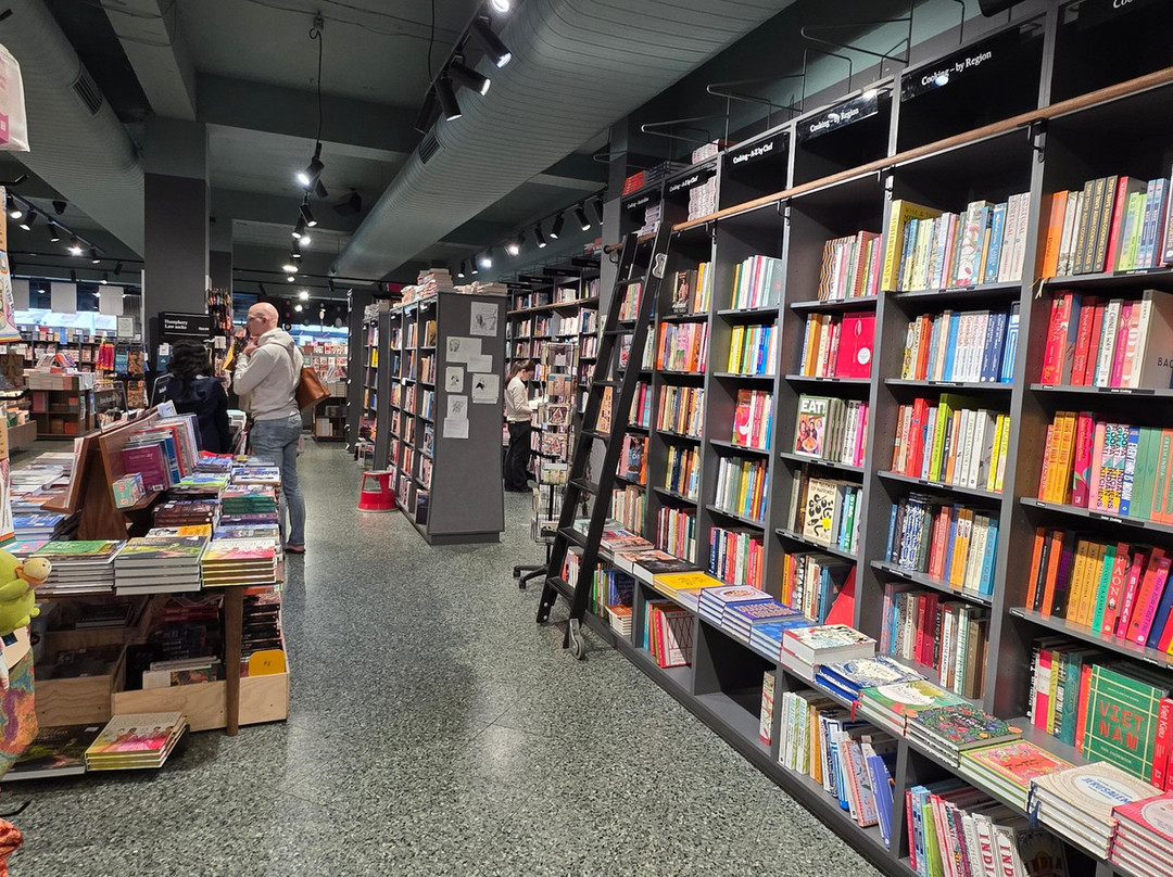 Readings Book Shop-墨尔本必去景点