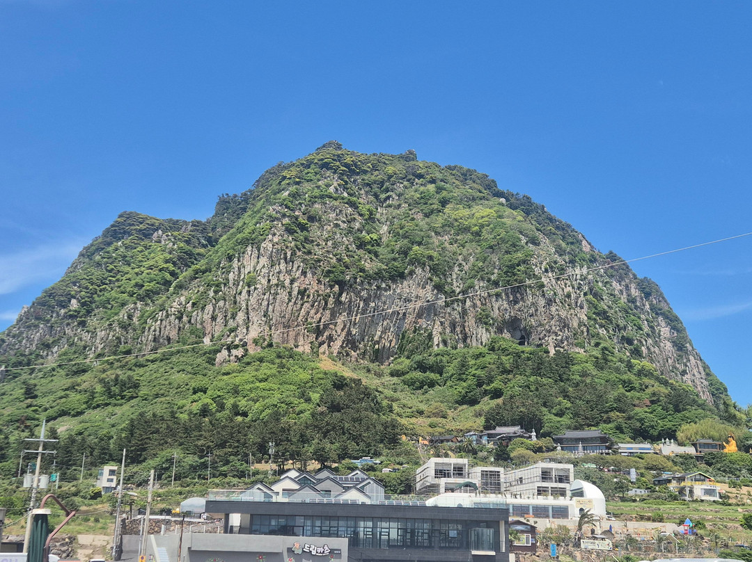 Sanbangsan Mountain-西归浦市必去景点