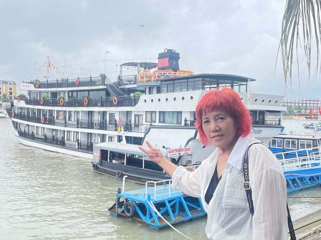 Alisa Premier Cruise-下龙湾必去景点