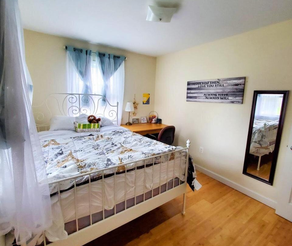 5 star Room2/Close to everything/5 min walk metro/Rockville Town Center