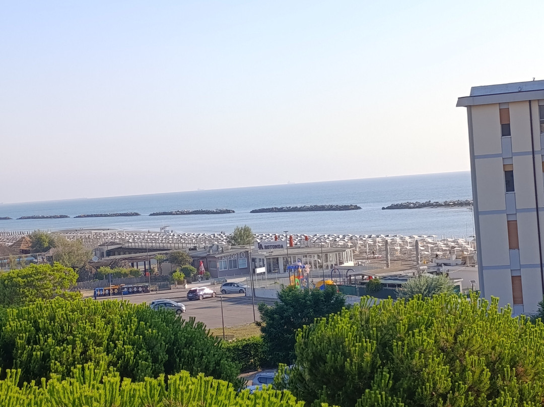 马里那海滩家庭酒店主图