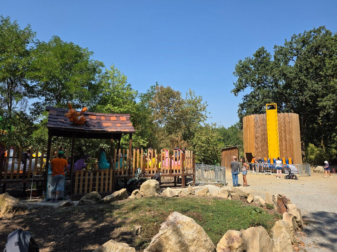 Diverty Parc-Livré-sur-Changeon必去景点