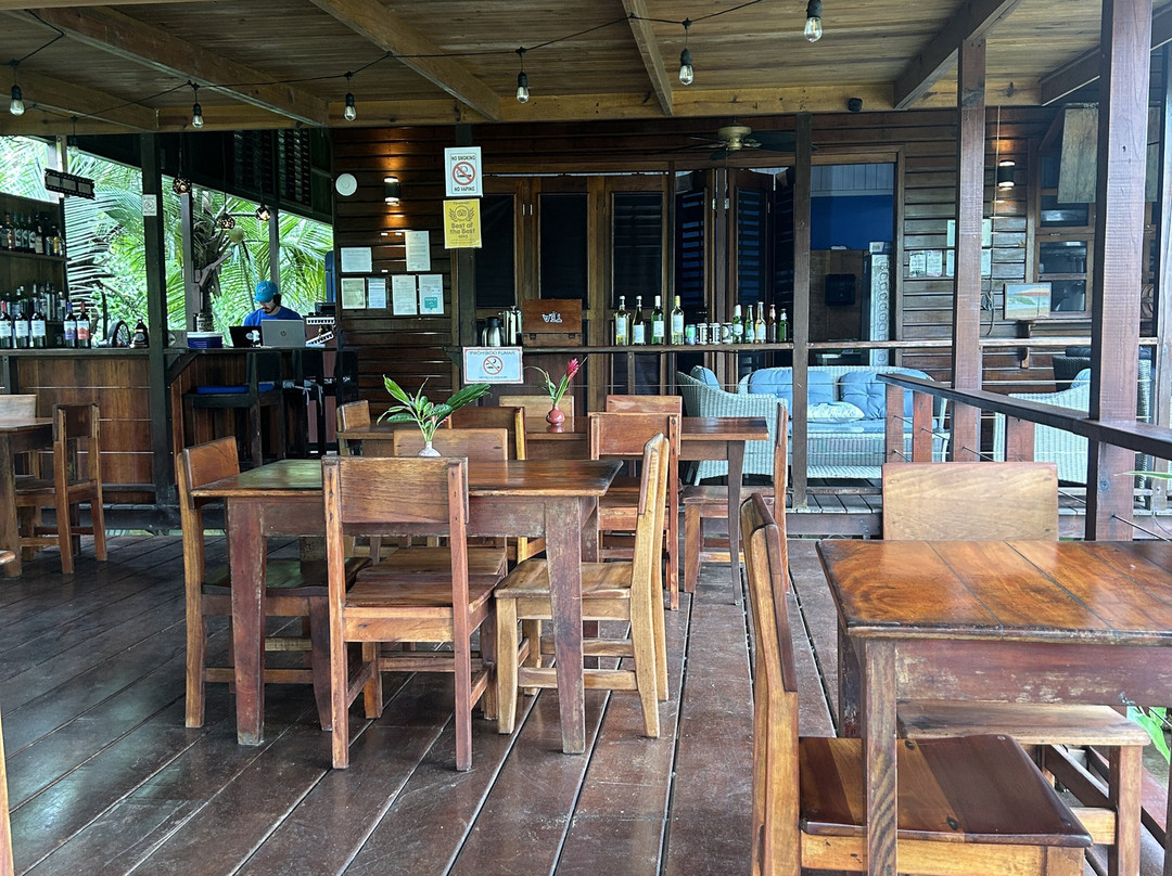 绿洲崖海滩酒店主图