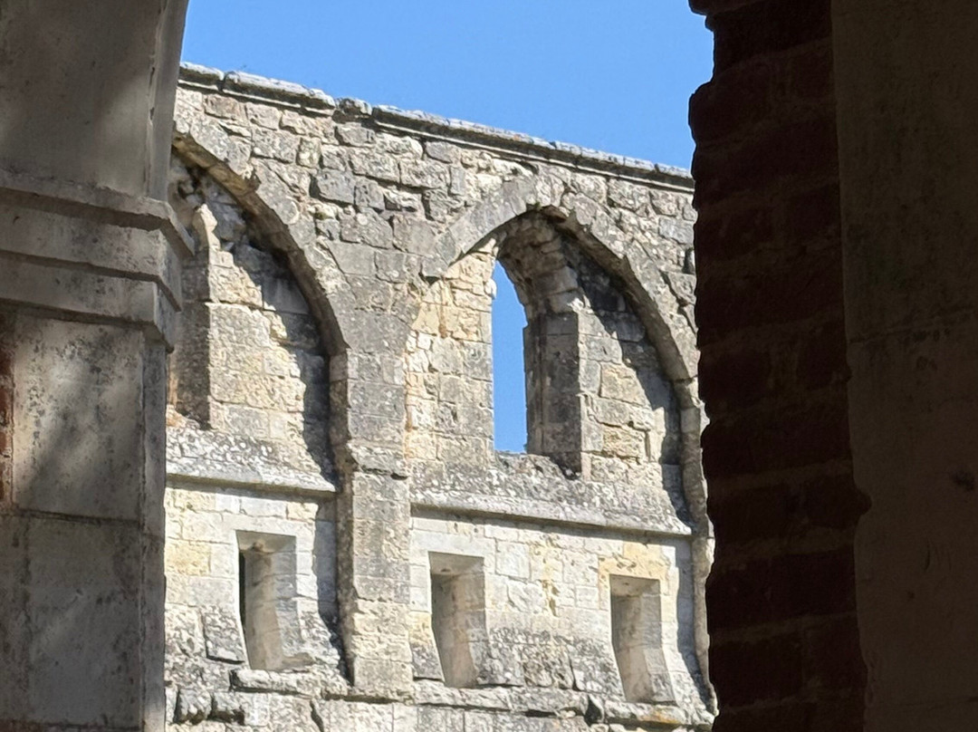 Abbaye de Mortemer-Haute-Normandie必去景点