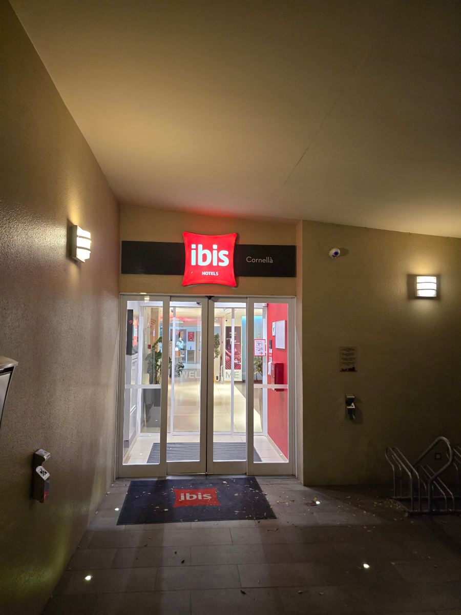 宜必思巴塞罗那科尔内亚酒店-旅行者